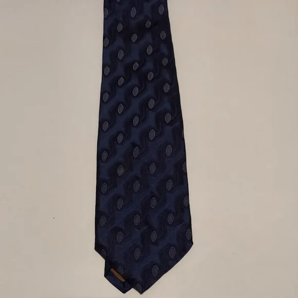 Vintage Robert Talbott Studio hand sewn imported silk tie - made in the USA - Picture 3 of 7